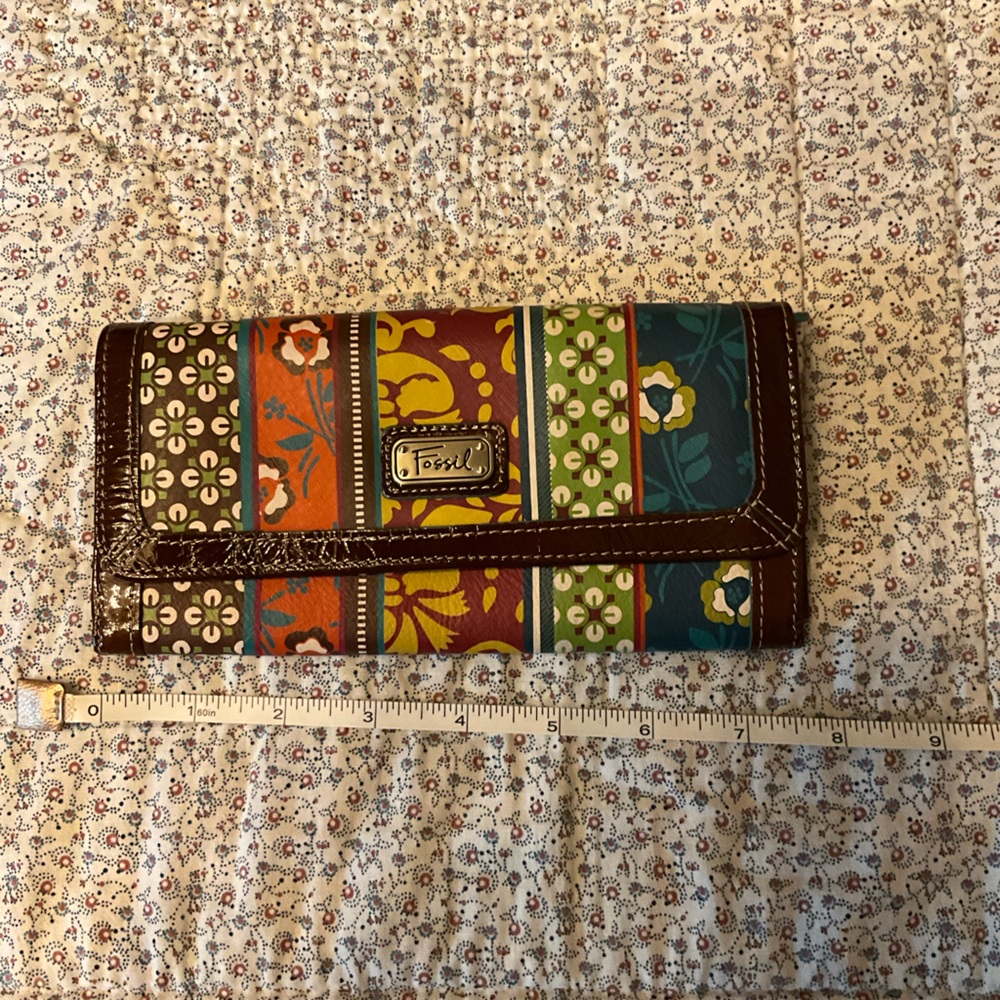 Beautiful Multi-color Fossil Wallet!